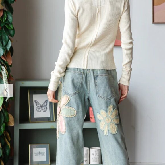Floral Embroidered Women Jeans - Picture 4 of 5
